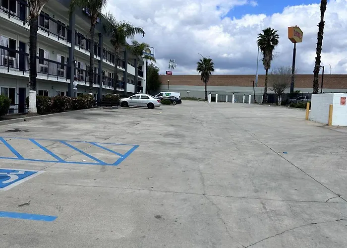 Days Inn By Wyndham Ontario Airport