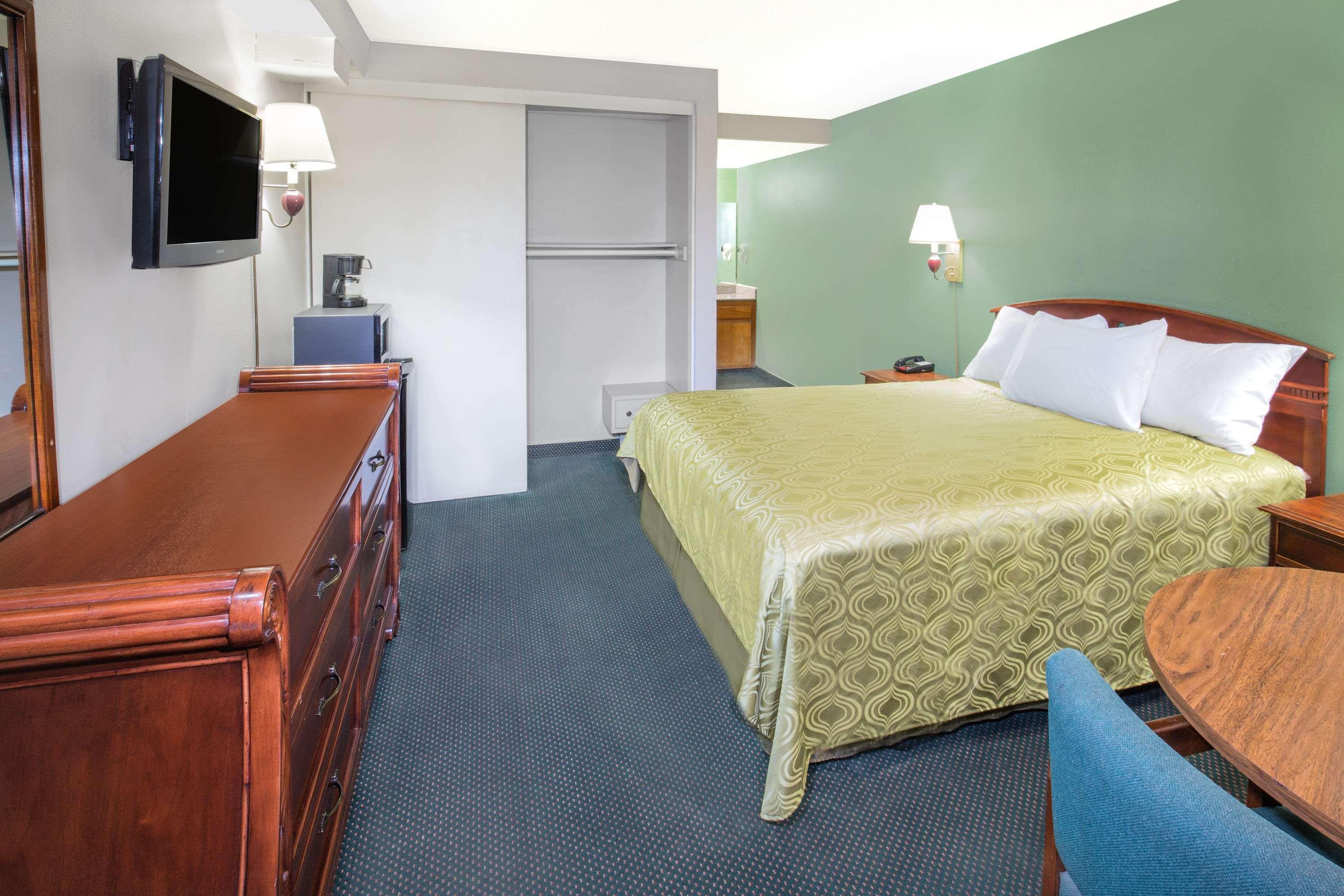 Days By Wyndham Airport