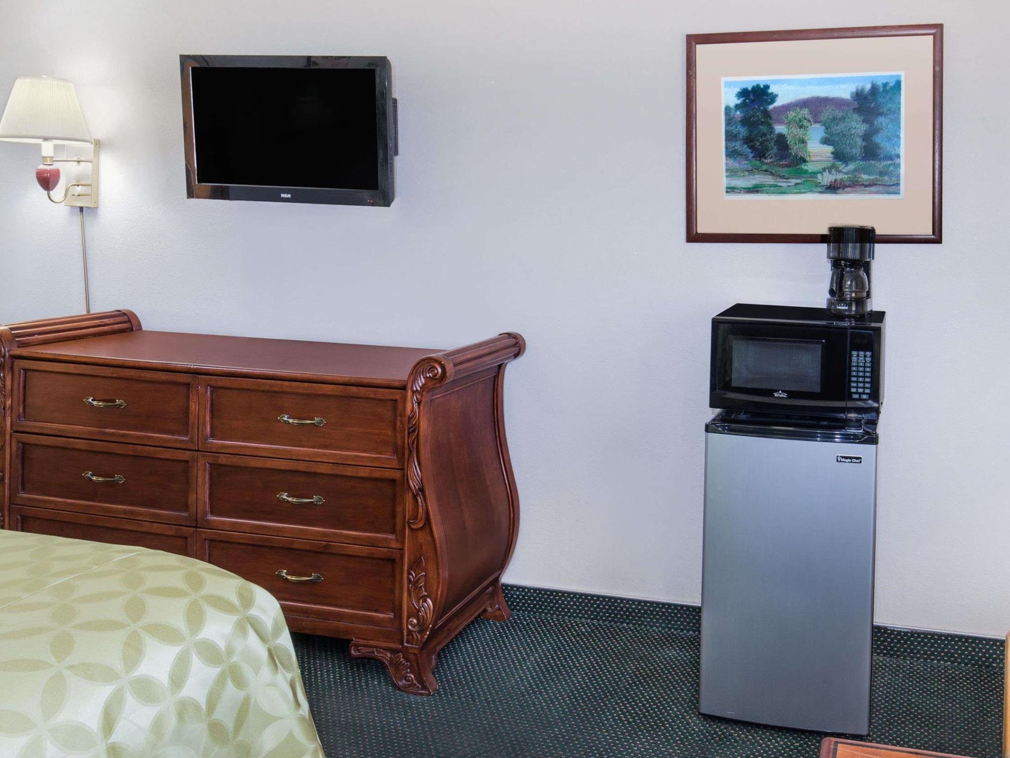Days By Wyndham Airport 3*