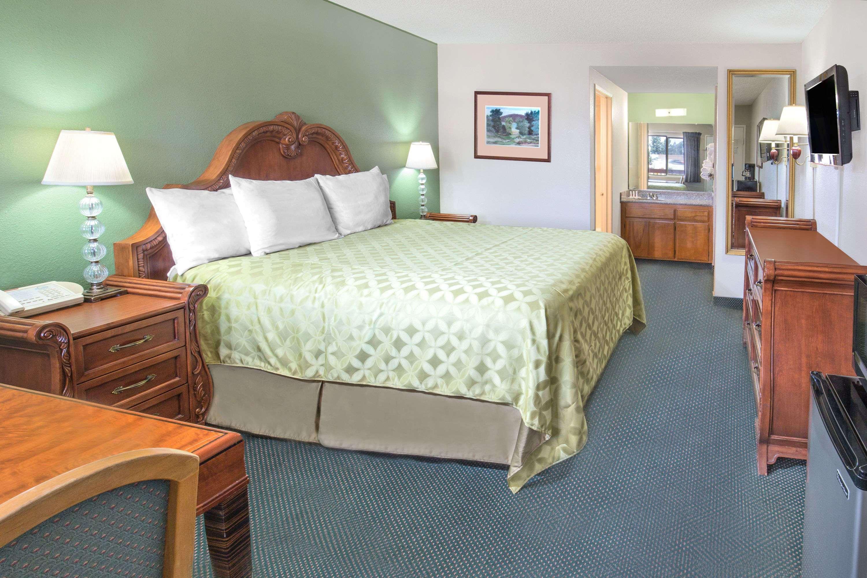 Motel Days By Wyndham Airport Ontario