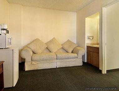 Days By Wyndham Airport 3* Ontario