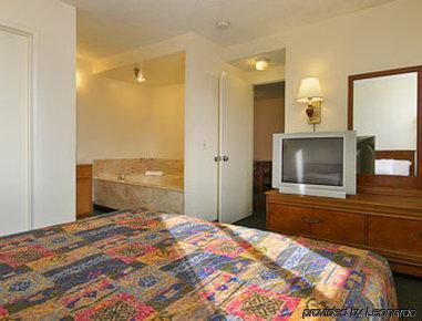 Days By Wyndham Airport Motel