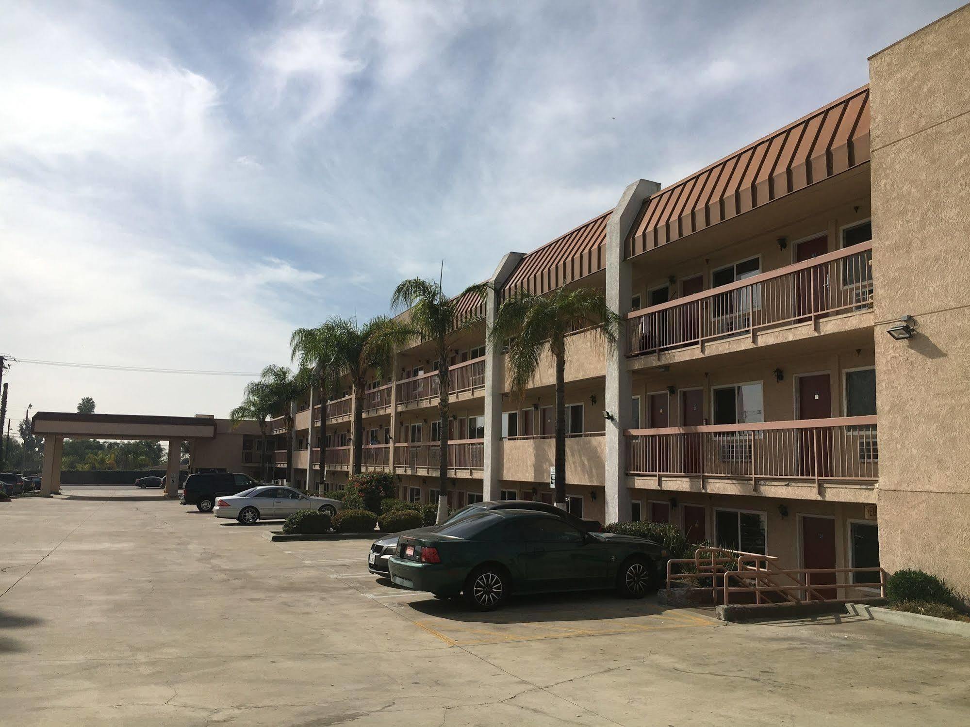Days By Wyndham Airport Motel