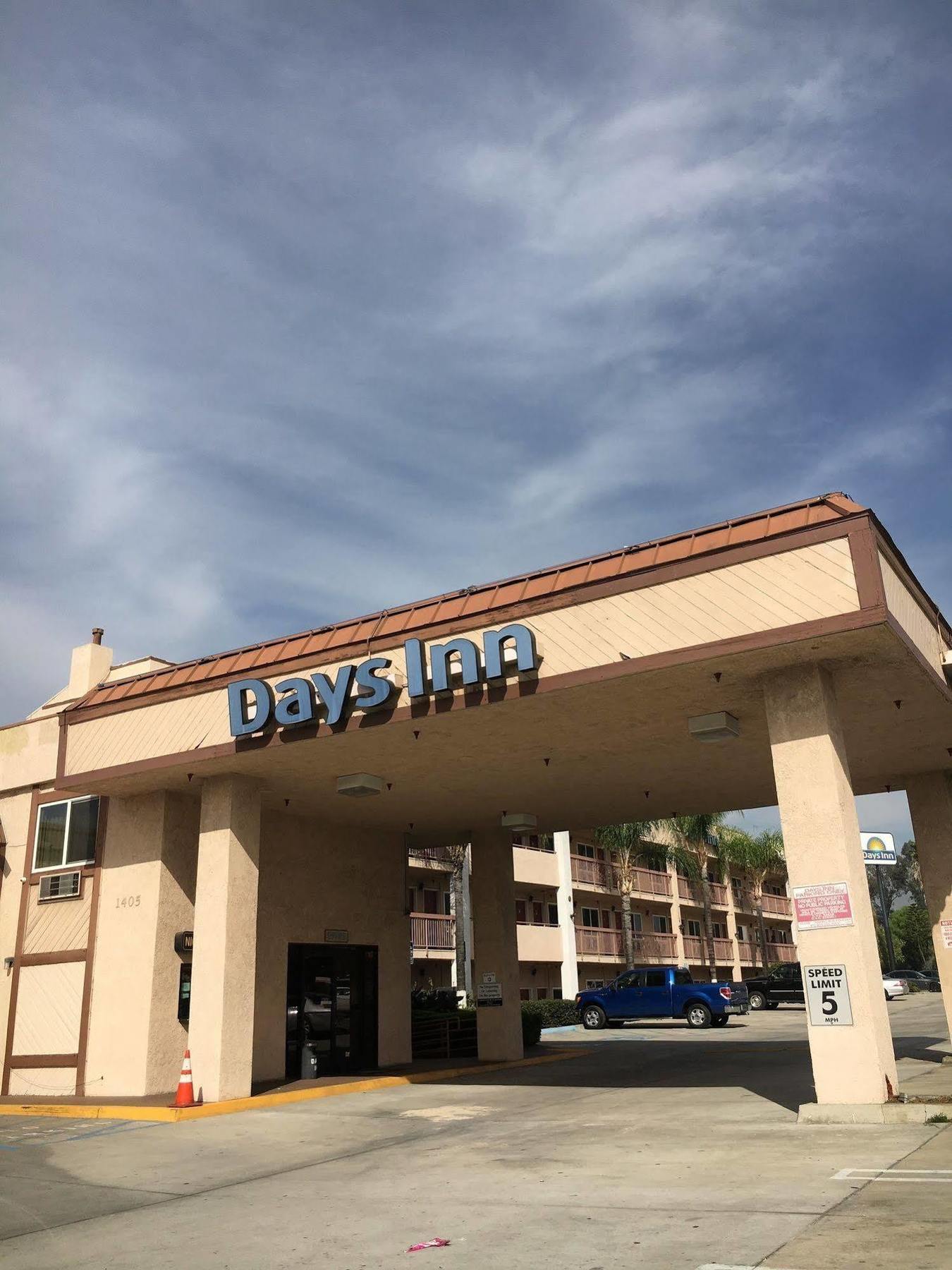 Days By Wyndham Airport 3* Ontario