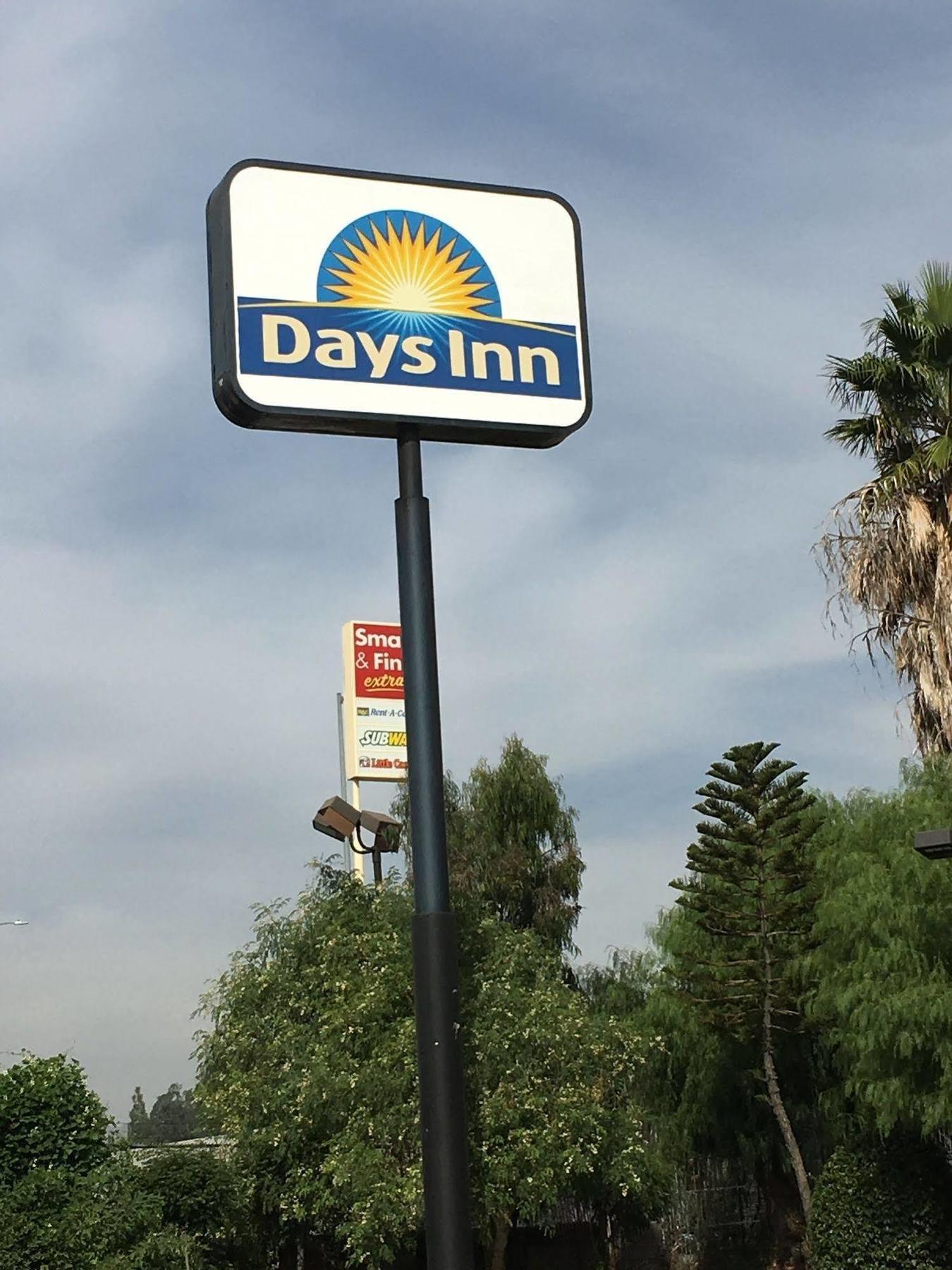 Days By Wyndham Airport Ontario