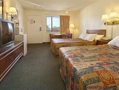 Days By Wyndham Airport Motel