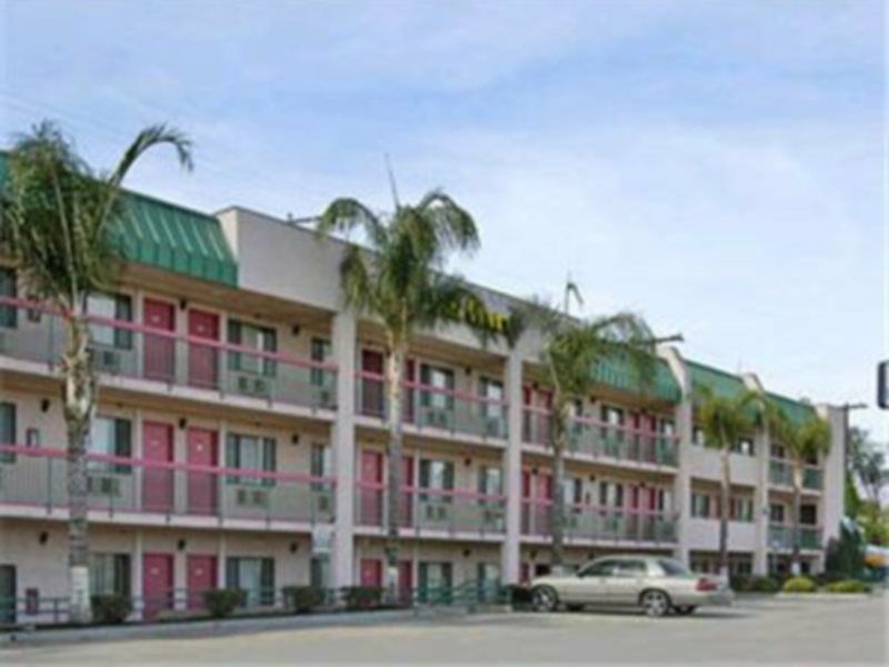 Days By Wyndham Airport Motel