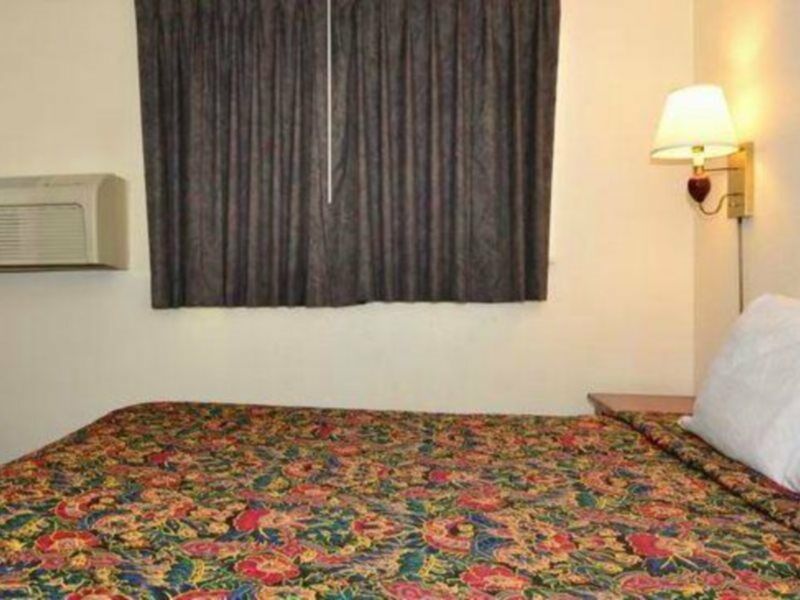 Motel Days By Wyndham Airport Ontario